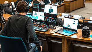 Batteriespeicher und Wirtschaftsbeirat im Fokus: Stadtrat-Sitzung im Livestream