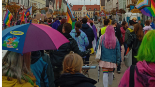 Bruck zeigt sich bunt bei gelungener CSD-Premiere